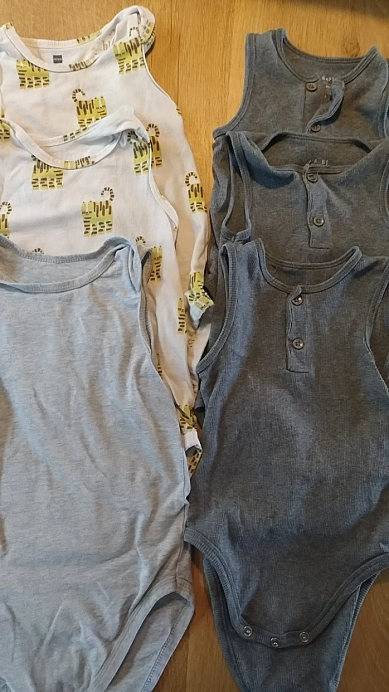 Rompers & bodys maat 98, 104 Hema, Wibra Goed